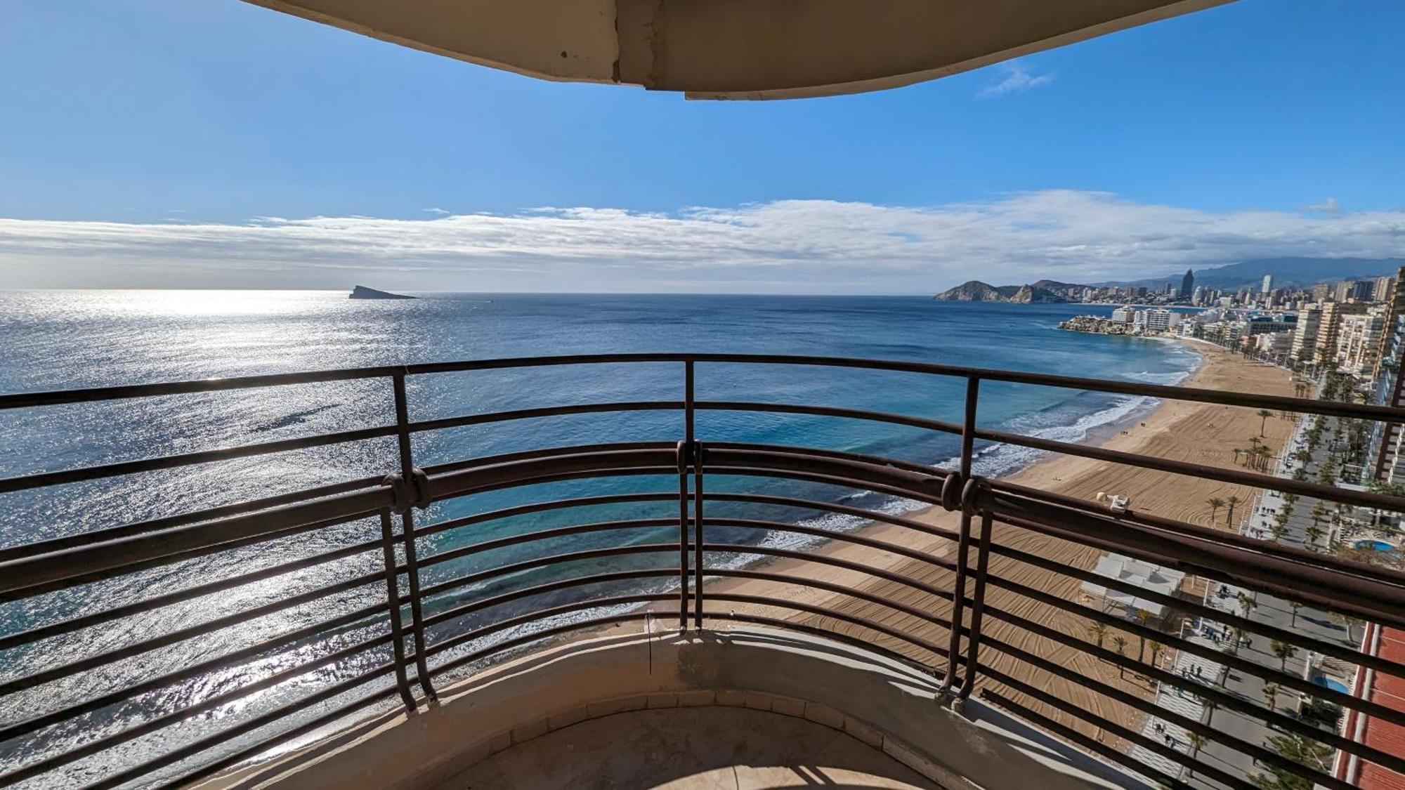 Las Arenas Sea Front Apartments Benidorm Exterior photo