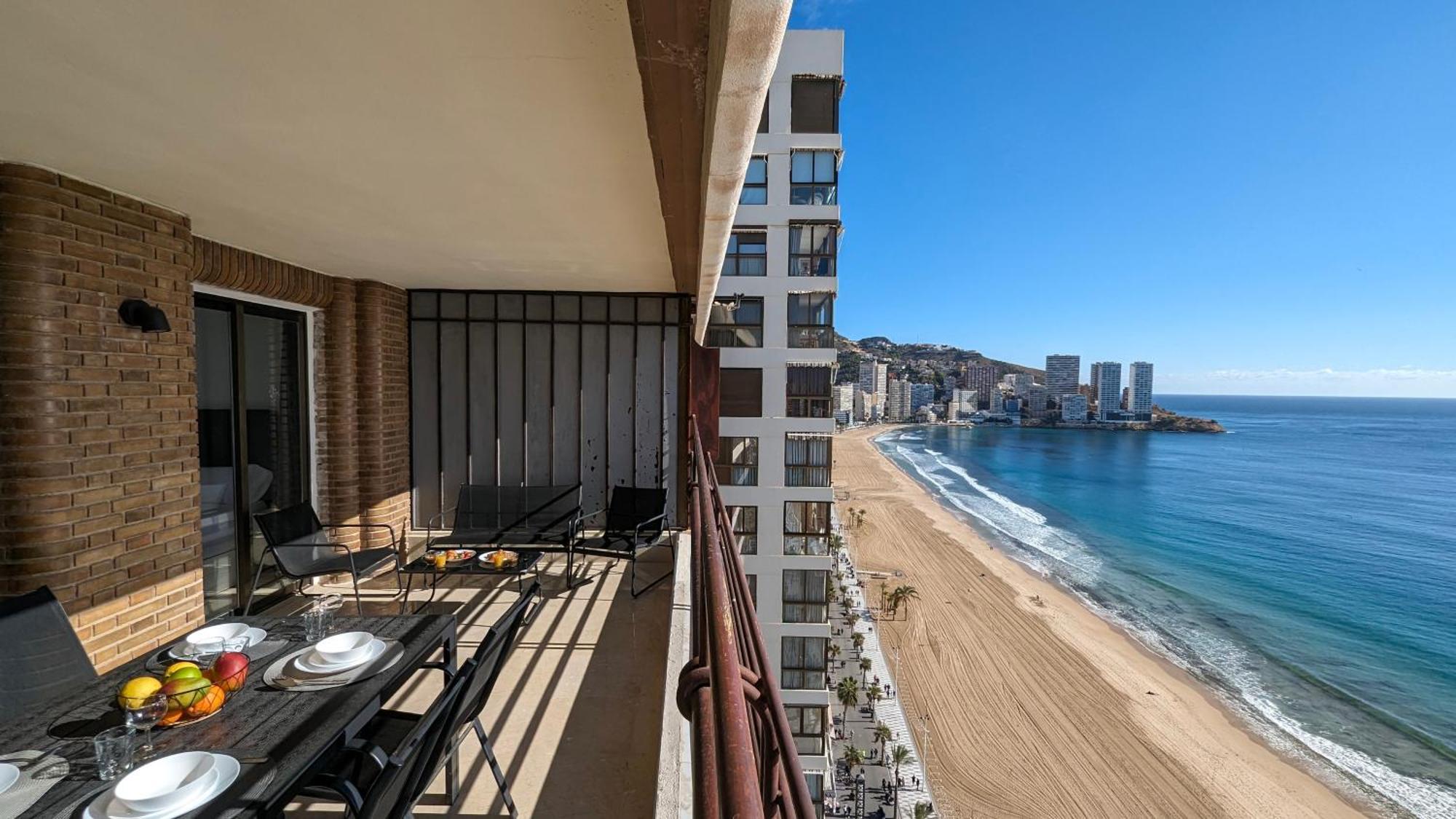 Las Arenas Sea Front Apartments Benidorm Exterior photo
