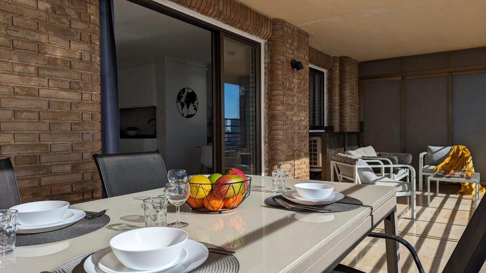 Las Arenas Sea Front Apartments Benidorm Exterior photo