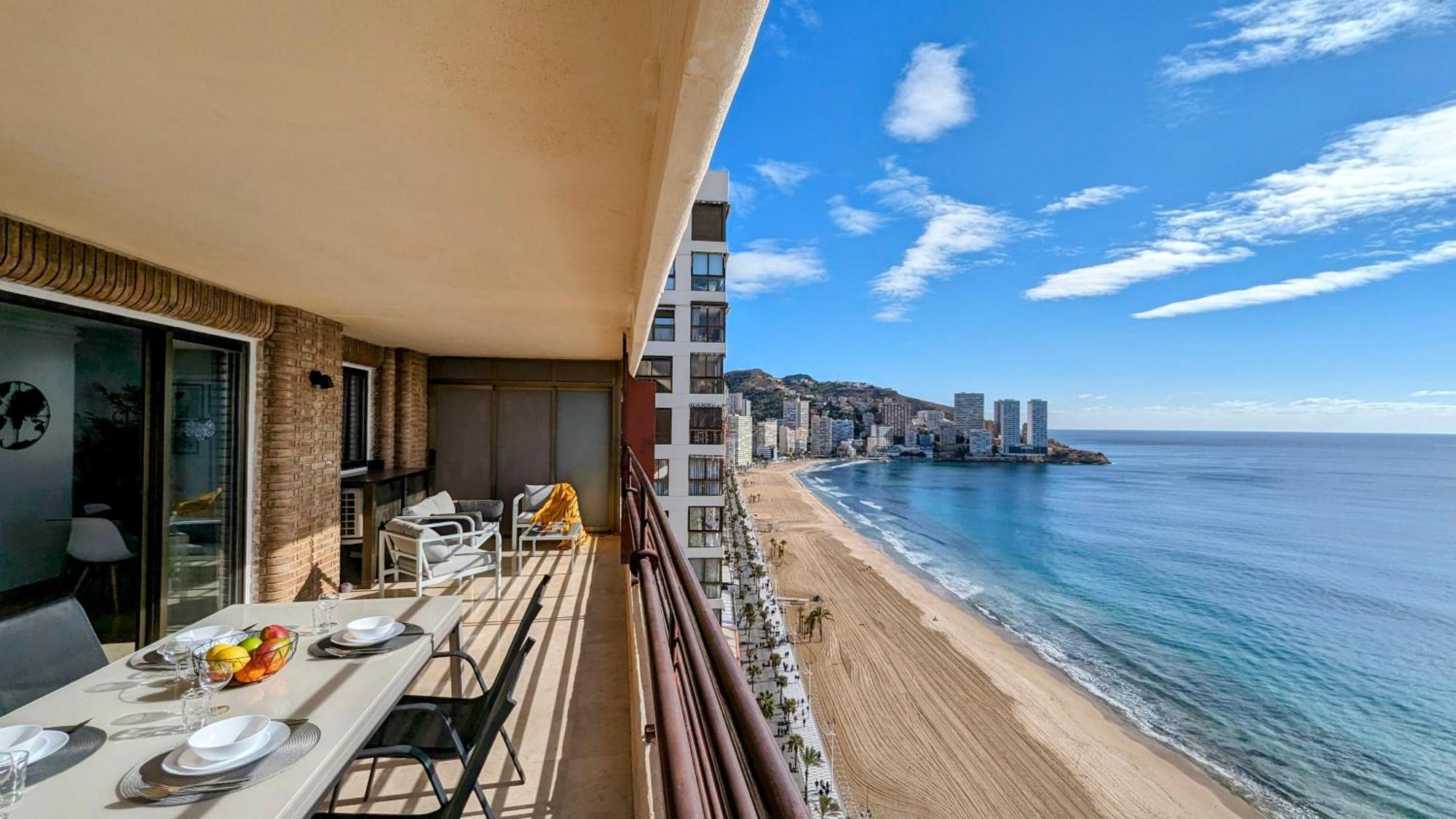 Las Arenas Sea Front Apartments Benidorm Exterior photo